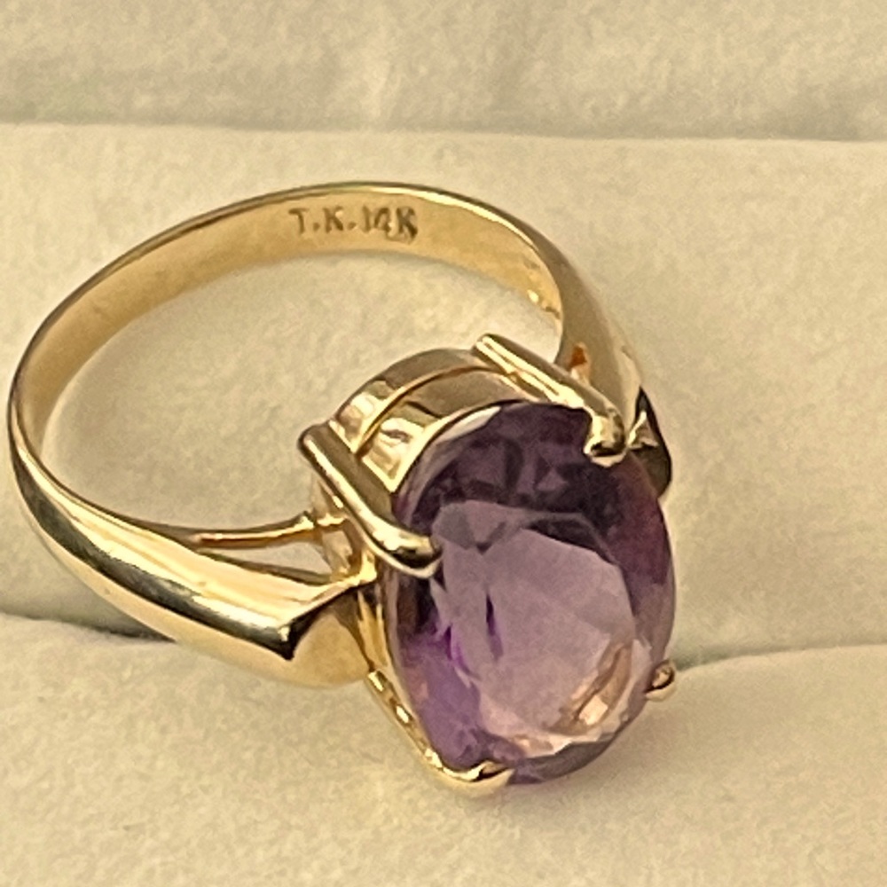 14k gold Oval shape Amethyst ring